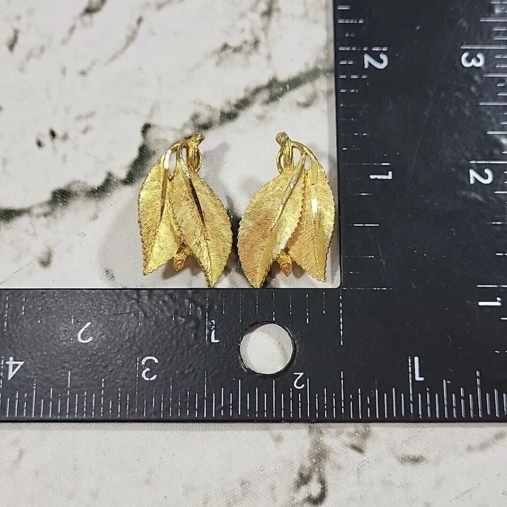 Vtg RSK Goldtone Leaves‎ Clip Earrings 1